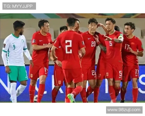 国足在主场以1-0战胜阿曼队展现强大实力期待未来赛事更佳表现